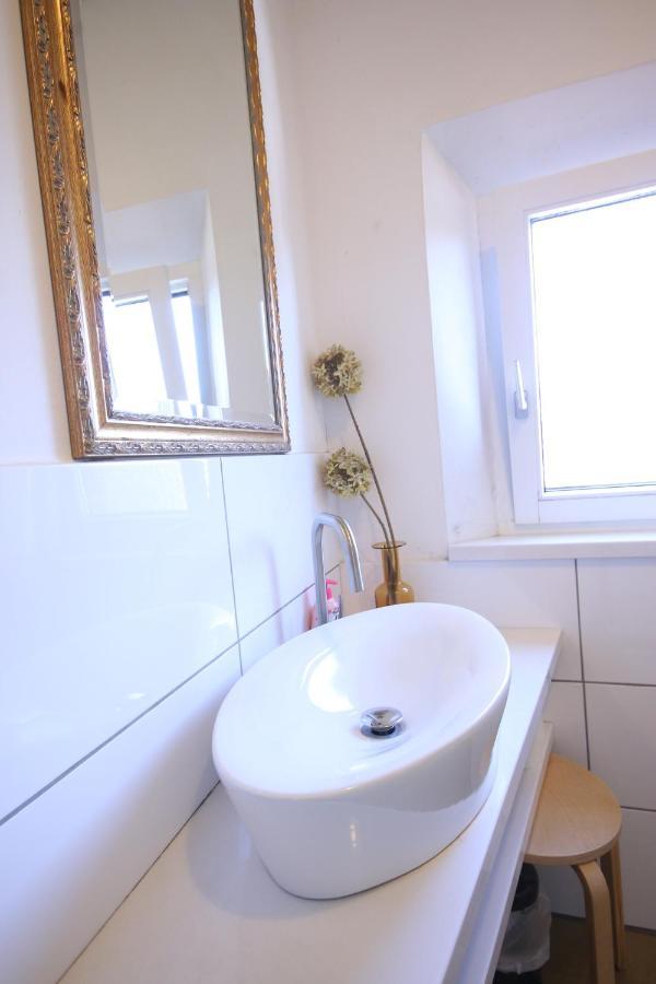 Moderne Studio Apartments Und 4 Zimmer Wohnungen In Oberhausen, Ideal Fuer Geschaeftsreisende Und Monteure エクステリア 写真